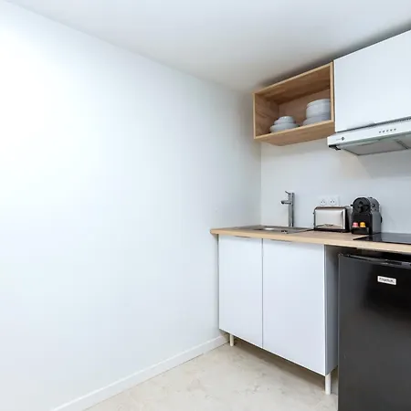 Central, Air-conditioned And Designer - Pereire Apartment
