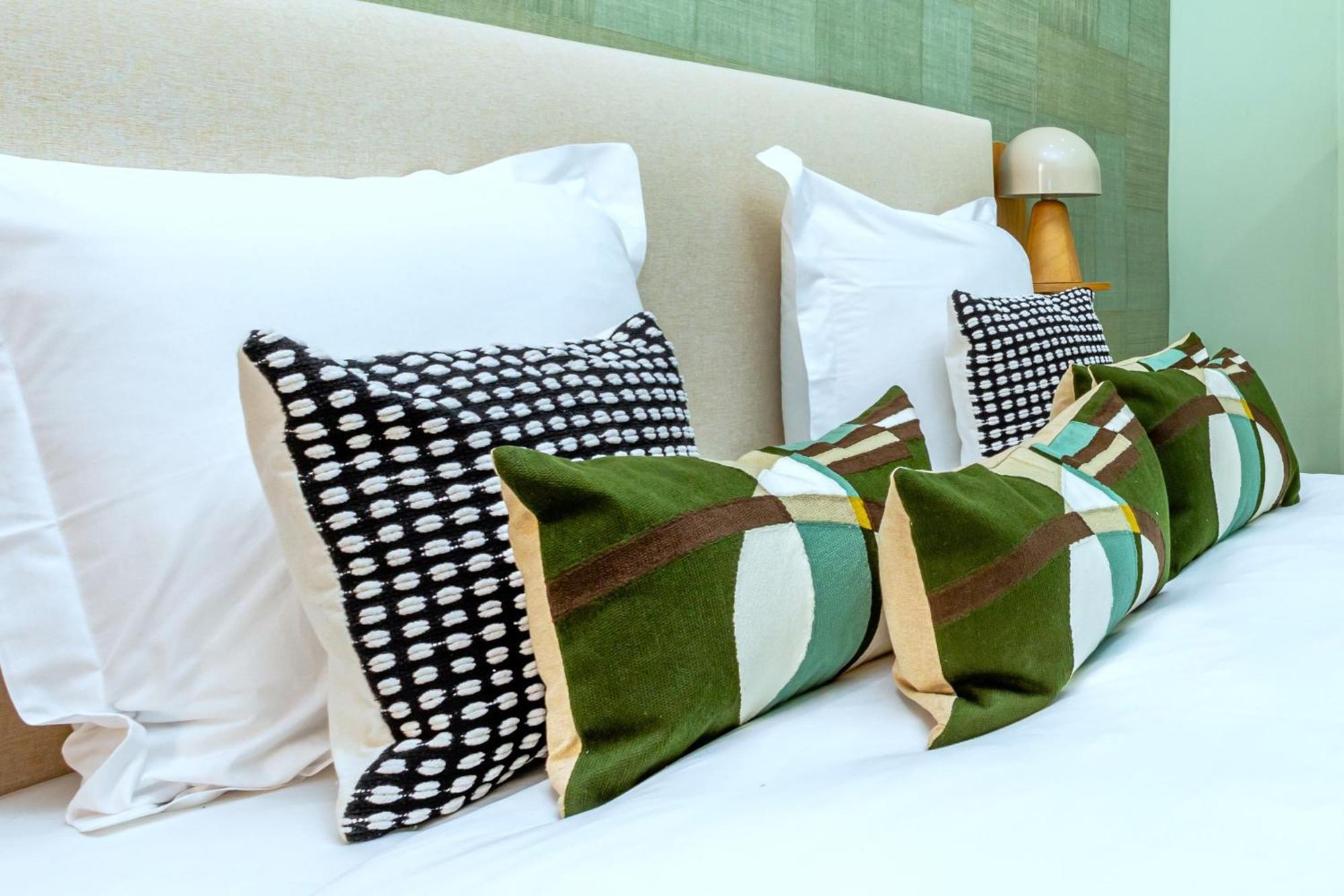 Central, Air-conditioned And Designer - Pereire